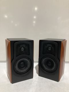 2 BOOKSHELF SPEAKERS WITH PASSIVE SPEAKER