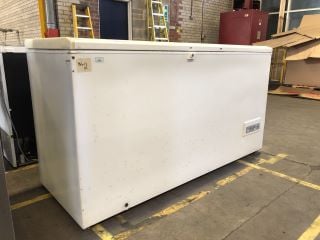 WHIRLPOOL CHEST FREEZER WHITE 87X65X164 CM