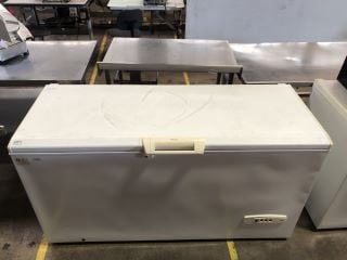 LARGE WHITE WHIRLPOOL CHEST FREEZER W63 X H88X L162CM