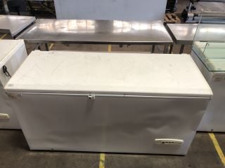 LARGE WHITE WHIRLPOOL CHEST FREEZER (NO HANDLE) W63 X H88 X L162CM