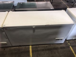 LARGE WHITE WHIRLPOOL CHEST FREEZER (NO HANDLE) W63 X H88 X L162CM