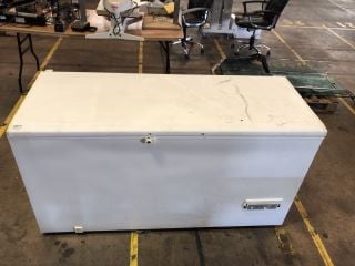 LARGE WHITE WHIRLPOOL CHEST FREEZER W63 X H88 X L162CM