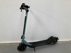 ELECTRIC SCOOTER BONGO CECOTEC (WITHOUT BOX AND CHARGER).