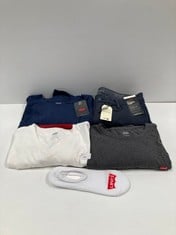 5 X LEVI'S GARMENTS VARIOUS SIZES AND MODELS INCLUDING WHITE SOCKS - LOCATION 15A.