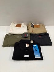 5 X LEVI'S GARMENTS VARIOUS SIZES AND MODELS INCLUDING GREEN T-SHIRT L - LOCATION 15A.