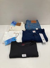 5 X LEVI'S GARMENTS VARIOUS SIZES AND MODELS INCLUDING WHITE POLO SHIRT M - LOCATION 15A.