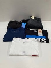 5 X LEVI'S CLOTHING VARIOUS SIZES AND MODELS INCLUDING BLACK POLO SHIRT M - LOCATION 19A.