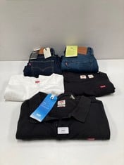 5 X LEVI'S GARMENTS VARIOUS SIZES AND MODELS INCLUDING BLACK POLO SHIRT 4XL - LOCATION 19A.