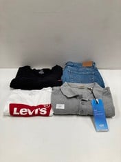 4 X LEVI'S CLOTHING VARIOUS SIZES AND MODELS INCLUDING GREY POLO SHIRT L - LOCATION 27A.