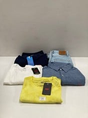 5 X LEVI'S GARMENTS VARIOUS SIZES AND MODELS INCLUDING YELLOW T-SHIRT S - LOCATION 27A.