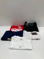 5 X LEVI'S GARMENTS VARIOUS SIZES AND MODELS INCLUDING RED T-SHIRT 164CM - LOCATION 31A.