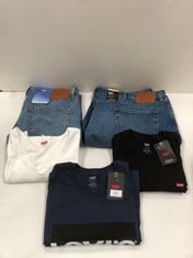 5 X LEVIS BRAND CLOTHING VARIOUS SIZES AND MODELS INCLUDING BLUE T-SHIRT SIZE XL - LOCATION 43A.