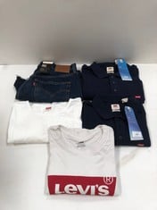 5 X LEVIS BRAND CLOTHING VARIOUS SIZES AND MODELS INCLUDING BLUE POLO SHIRTS SIZES M AND L - LOCATION 43A.