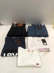 5 X LEVIS BRAND CLOTHING VARIOUS SIZES AND MODELS INCLUDING WHITE T-SHIRT SIZE XL - LOCATION 47A.