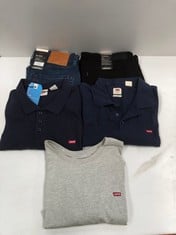 5 X LEVIS CLOTHING VARIOUS SIZES AND MODELS INCLUDING GREY T-SHIRT SIZE XL - LOCATION 52A .