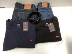 5 X LEVIS CLOTHING VARIOUS SIZES AND MODELS INCLUDING BLACK T-SHIRT SIZE M - LOCATION 48A .