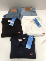 5 X LEVIS CLOTHING VARIOUS SIZES AND MODELS INCLUDING NAVY BLUE POLO SHIRT SIZE M - LOCATION 48A .