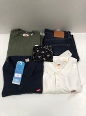 5 X LEVIS CLOTHING VARIOUS SIZES AND MODELS INCLUDING GREEN JERSEY SIZE M - LOCATION 48A .