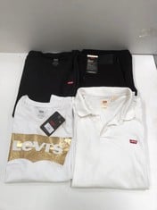 4 X LEVIS CLOTHING VARIOUS SIZES AND MODELS INCLUDING BLACK T-SHIRT SIZE XL - LOCATION 44A .