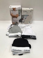 5 X CALVIN KLEIN UNDERWEAR VARIOUS STYLES AND SIZES INCLUDING GREY BRA SIZE M - LOCATION 28A.