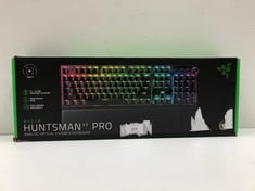 RAZER HUNTSMAN V3 PRO - OPTICAL ANALOG ESPORTS KEYBOARD, SNAP TAP & RAPID TRIGGER (RAPID TRIGGER MODE, MULTIFUNCTIONAL ROTARY CONTROL, PBT DOUBLESHOT KEY CAPS) - LOCATION 16A.