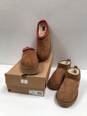 2 X UGG SHOES INCLUDING BROWN CLOG SIZE 40 AND BROWN BOOT SIZE 40 (BOOTS WITHOUT BOX) - LOCATION 4A.