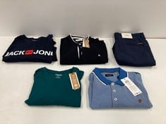 5 X JACK & JONES CLOTHING VARIOUS SIZES AND STYLES INCLUDING BLUE POLO SHIRT SIZE XL - LOCATION 1B.