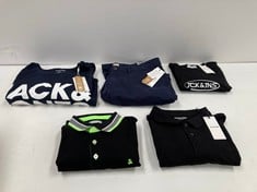 5 X JACK & JONES CLOTHING VARIOUS SIZES AND STYLES INCLUDING BLACK POLO SHIRT SIZE XL - LOCATION 5B.