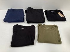 5 X JACK & JONES CLOTHING VARIOUS SIZES AND STYLES INCLUDING GREEN T-SHIRT SIZE 2XL - LOCATION 9B.