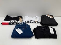 5 X JACK & JONES CLOTHING VARIOUS SIZES AND STYLES INCLUDING BLACK POLO SHIRT SIZE L - LOCATION 21B.