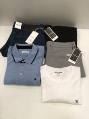 5 X JACK AND JONES CLOTHING VARIOUS MODELS AND SIZES INCLUDING WHITE T-SHIRT SIZE M - LOCATION 33B .