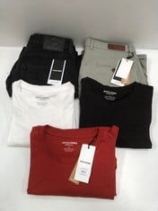 5 X JACK AND JONES CLOTHING VARIOUS MODELS AND SIZES INCLUDING RED T-SHIRT SIZE M - LOCATION 33B .