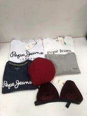 6 X PEPE JEANS BRAND CLOTHING VARIOUS MODELS AND SIZES INCLUDING BLUE T-SHIRT SIZE M - LOCATION 22B .