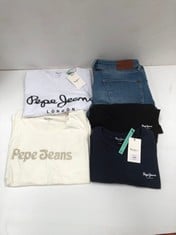 5 X PEPE JEANS BRAND CLOTHING VARIOUS MODELS AND SIZES INCLUDING WHITE T-SHIRT SIZE M - LOCATION 18B .