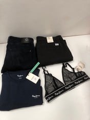 4 X PEPE JEANS BRAND CLOTHING VARIOUS MODELS AND SIZES INCLUDING BLUE T-SHIRT SIZE XXL - LOCATION 18B .