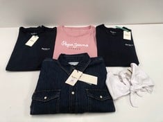 5 X PEPE JEANS BRAND CLOTHING VARIOUS MODELS AND SIZES INCLUDING BLUE T-SHIRT SIZE L - LOCATION 18B .