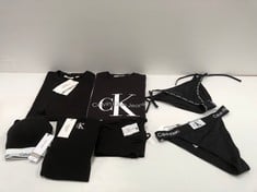 7 X CALVIN KLEIN BRAND CLOTHING VARIOUS MODELS AND SIZES INCLUDING BLACK T-SHIRT SIZE S - LOCATION 14B .