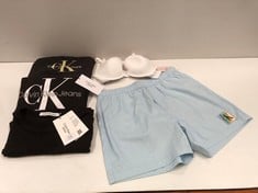 5 X CALVIN KLEIN BRAND CLOTHING VARIOUS SIZES AND MODELS INCLUDING BLACK T-SHIRT SIZE XXL - LOCATION 2B.