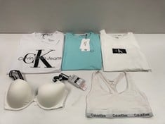 5 X CALVIN KLEIN BRAND CLOTHING VARIOUS SIZES AND MODELS INCLUDING T-SHIRT SIZE XS - LOCATION 2B.