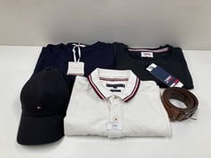 5 X TOMMY HILFIGER GARMENTS VARIOUS SIZES AND STYLES INCLUDING BLACK CAP - LOCATION 11B.