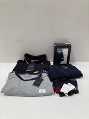 5 X TOMMY HILFIGER CLOTHING VARIOUS SIZES AND MODELS INCLUDING NAVY BLUE SWIMMING COSTUME M - LOCATION 11B.