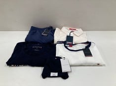 5 X TOMMY HILFIGER GARMENTS VARIOUS SIZES AND STYLES INCLUDING BLACK T-SHIRT XXXL- LOCATION 15B.