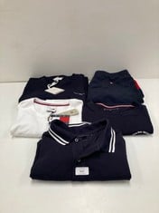 5 X TOMMY HILFIGER GARMENTS VARIOUS SIZES AND MODELS INCLUDING WHITE T-SHIRT XL - LOCATION 19B.