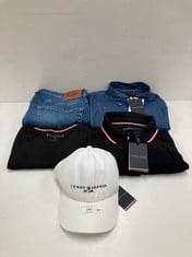 5 X TOMMY HILFIGER GARMENTS VARIOUS SIZES AND MODELS INCLUDING WHITE CAP - LOCATION 19B.