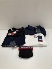 5 X TOMMY HILFIGER CLOTHING VARIOUS SIZES AND MODELS INCLUDING BLACK POLO SHIRT XS - LOCATION 23B.