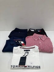 5 X TOMMY HILFIGER GARMENTS VARIOUS SIZES AND MODELS INCLUDING NAVY BLUE POLO SHIRT L - LOCATION 27B.