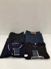 4 X TOMMY HILFIGER GARMENTS VARIOUS SIZES AND STYLES INCLUDING BLACK T-SHIRT XL - LOCATION 27B.