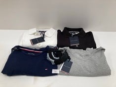 5 X TOMMY HILFIGER GARMENTS VARIOUS SIZES AND STYLES INCLUDING BLACK BELT - LOCATION 31B.