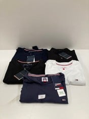 5 X TOMMY HILFIGER CLOTHING VARIOUS SIZES AND MODELS INCLUDING BLACK POLO SHIRT XS - LOCATION 31B.