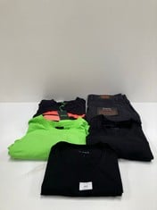 5 X HUGO BOSS GARMENTS VARIOUS SIZES AND MODELS INCLUDING GREEN T-SHIRT L - LOCATION 35B.